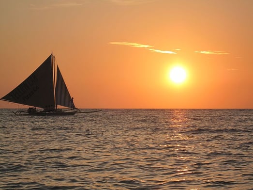 what to pack when going sailing